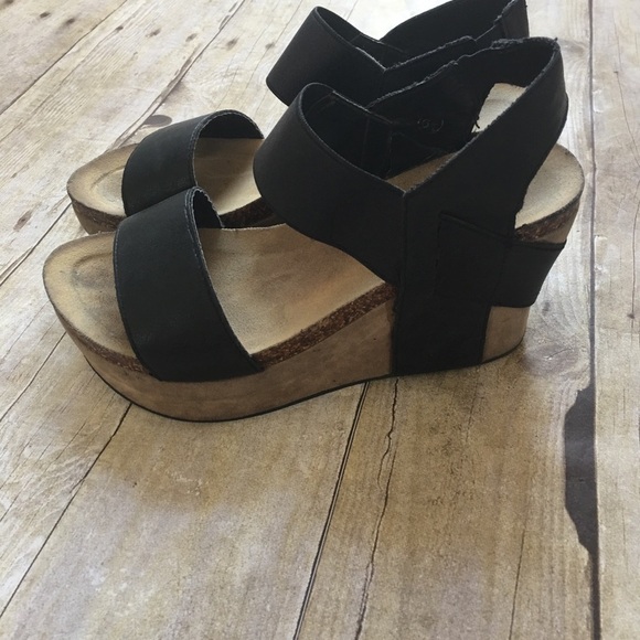 Pierre Dumas Platform Sandals - Picture 1 of 7